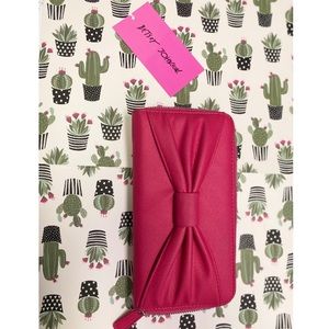 Betsey Johnson women’s large bow wallet 💓🎀
